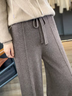 Calça Feminina Wide de Lã com Cintura Alta e Cadarço Ajustável – Justine
