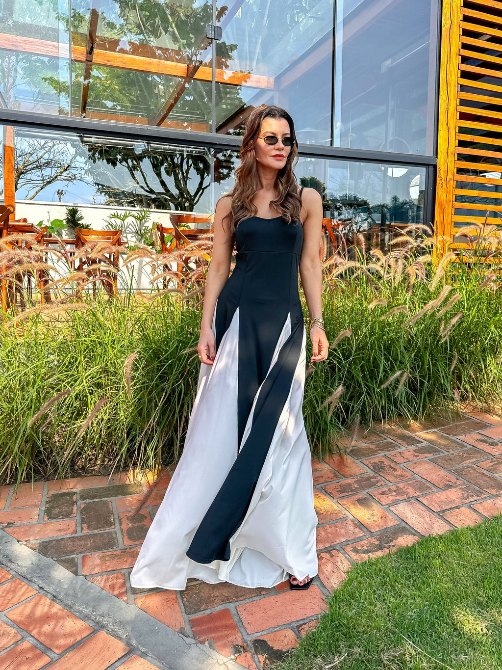Vestido Longo com Decote Coração Alças Finas e Corpete Ajustado – Celine