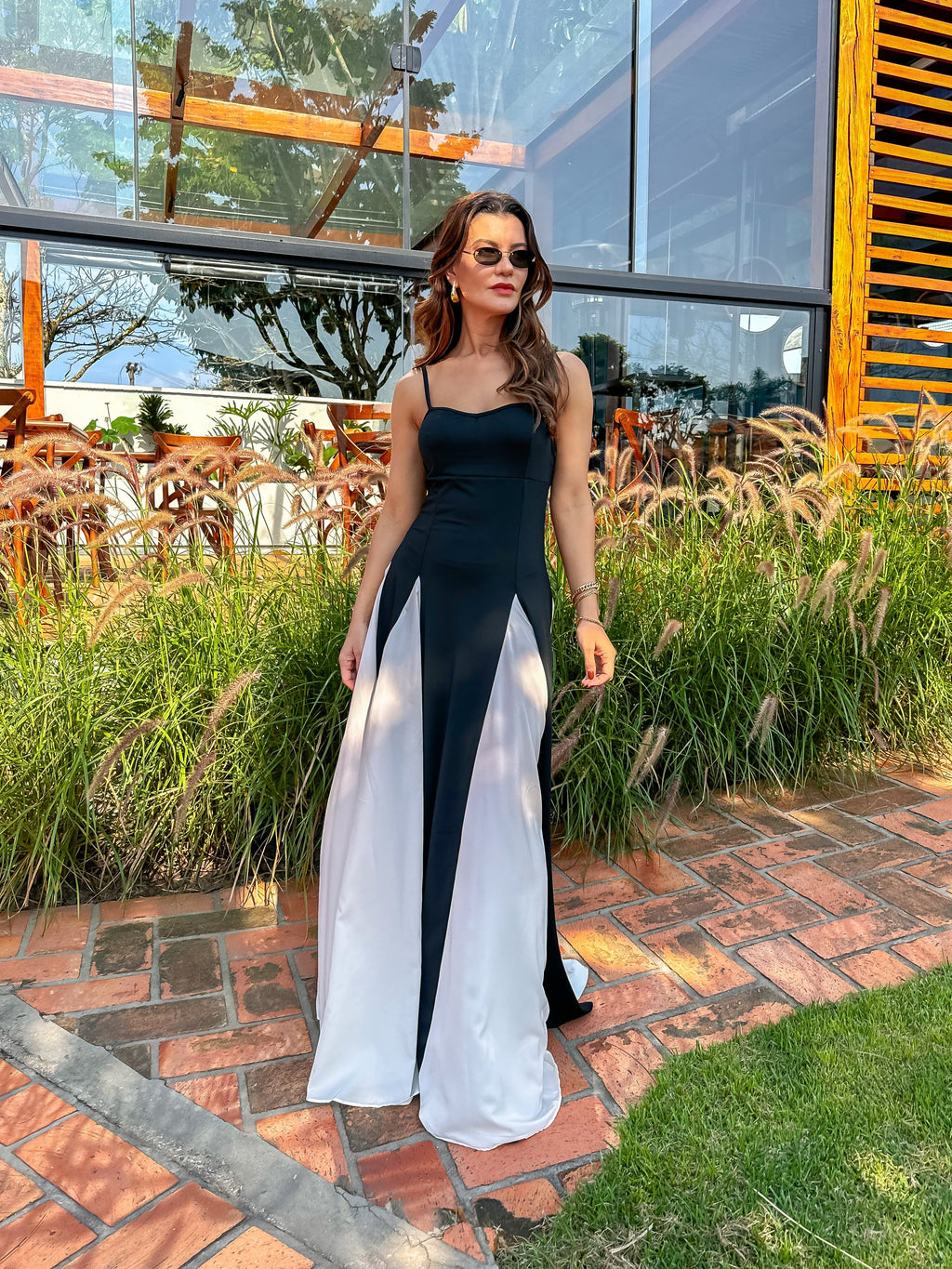 Vestido Longo com Decote Coração Alças Finas e Corpete Ajustado – Celine