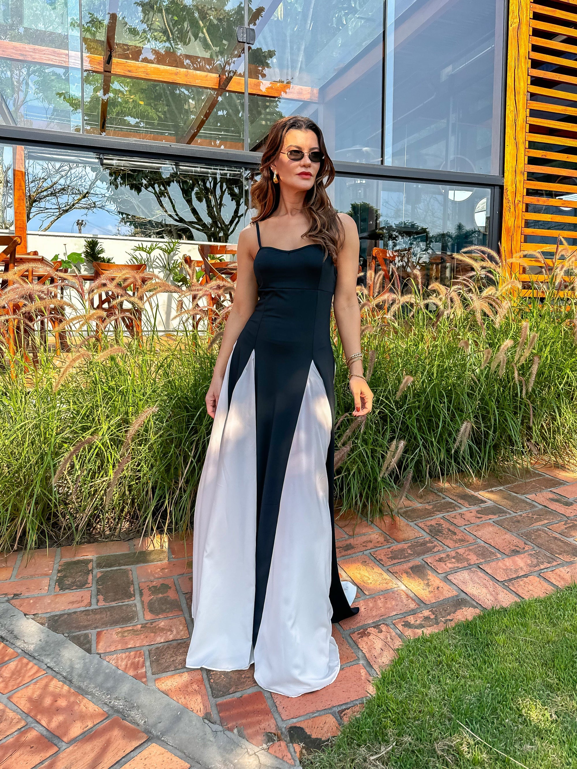 Vestido Longo com Decote Coração Alças Finas e Corpete Ajustado – Celine