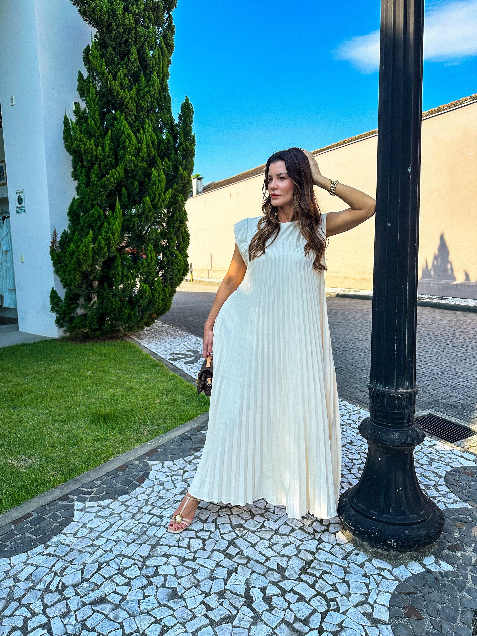 Vestido Longo Plissado Soltinho com Mangas Curtas e Decote – Diana [FRETE FULL]