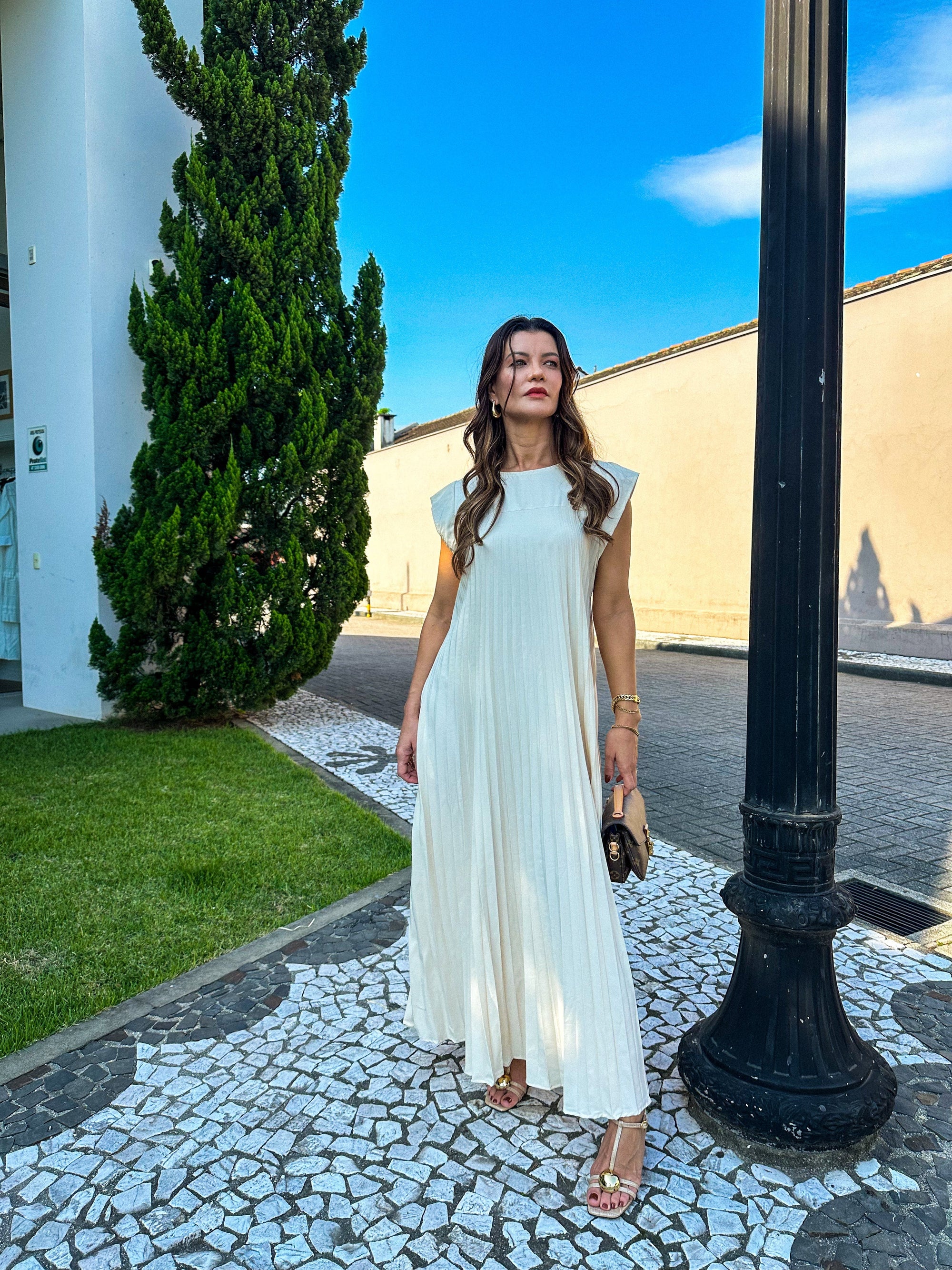 Vestido Longo Plissado Soltinho com Mangas Curtas e Decote – Diana [FRETE FULL]